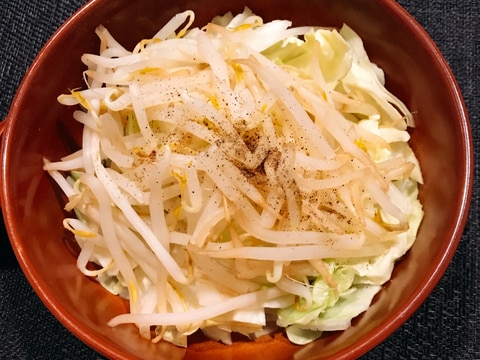 レンジで5分♪ざく切りキャベツともやしの蒸し煮